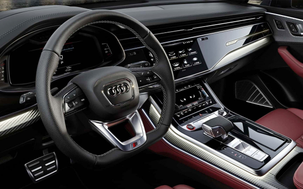 Audi представила обновленный кроссовер Q74