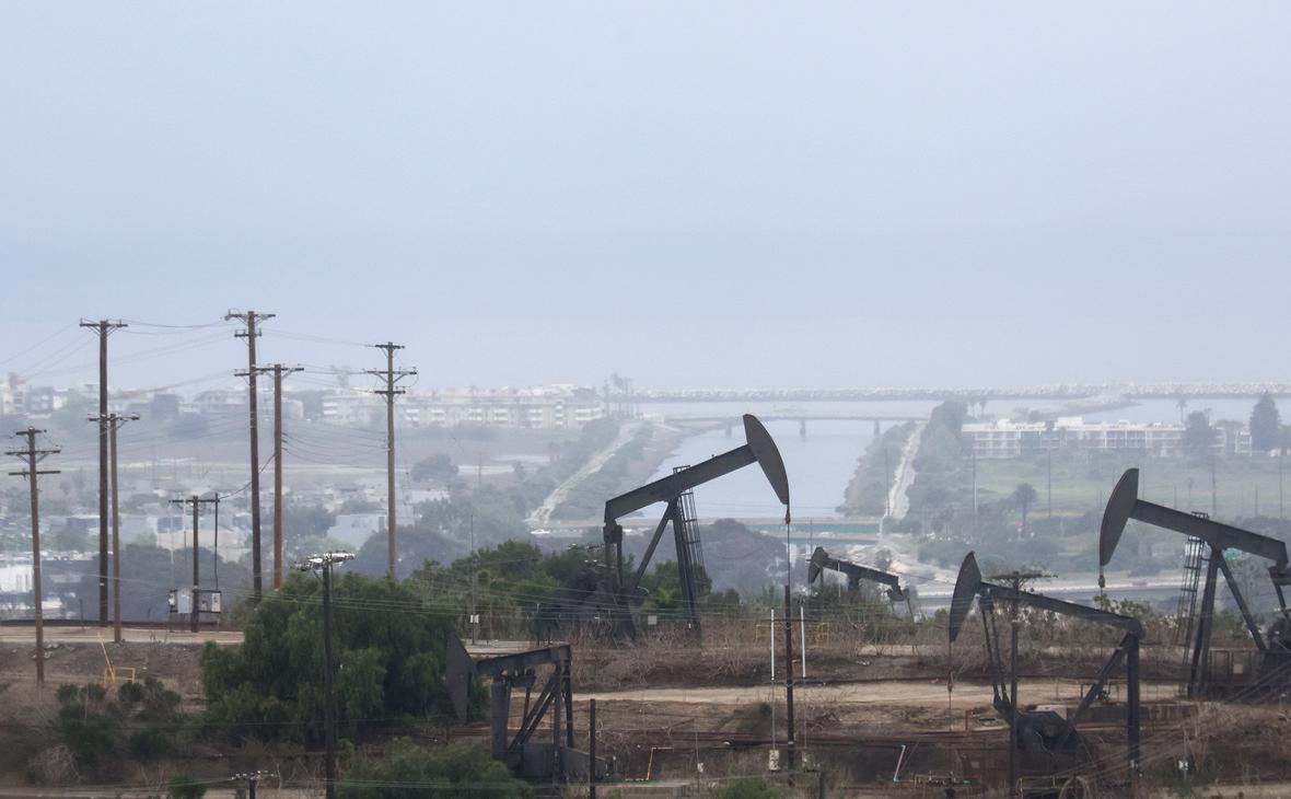 Цена нефти превысила $84 после атаки на базу США на Ближнем Востоке0