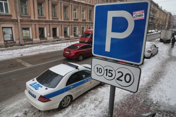 «Анархия в городе»: в Петербурге вынесли решение по платным парковкам0