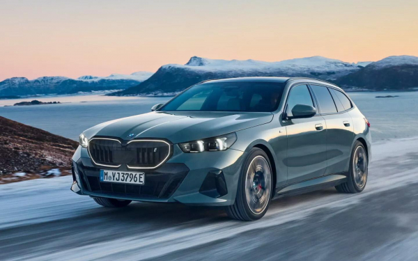 BMW официально представила i5 Touring с мощностью в 593 л.с.0