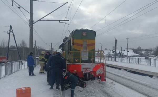 Двое погибли при столкновении тепловоза с машиной в Нижегородской области0