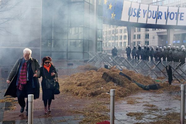 FT рассказала о связи Орбана с организацией массовых протестов в ЕС12