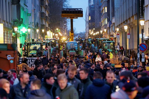 FT рассказала о связи Орбана с организацией массовых протестов в ЕС2