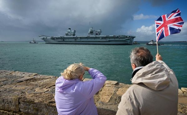 Крупнейший авианосец Британии не примет участие в учениях НАТО0