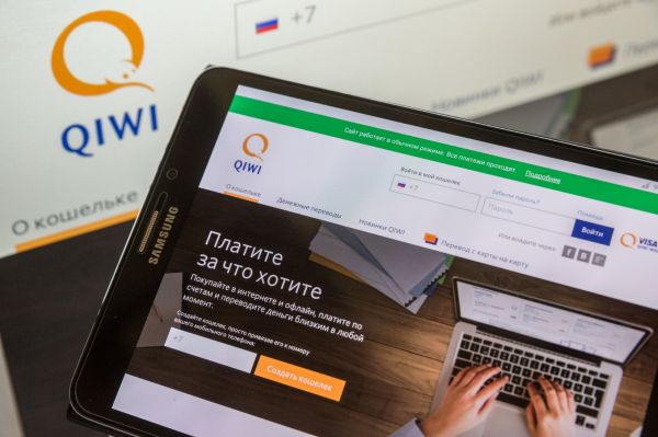 На счетах QIWI Банка оказались средства почти тысячи жителей Петербурга0