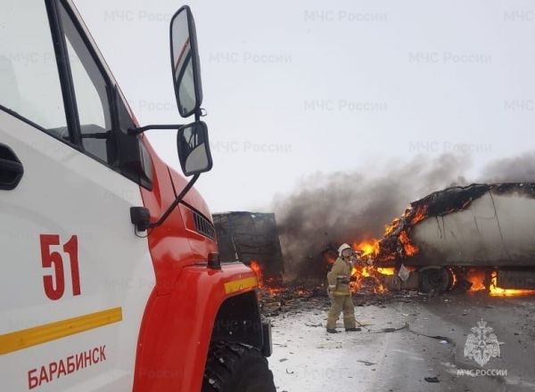 На трассе в Новосибирской области произошло серьезное ДТП с участием фур0