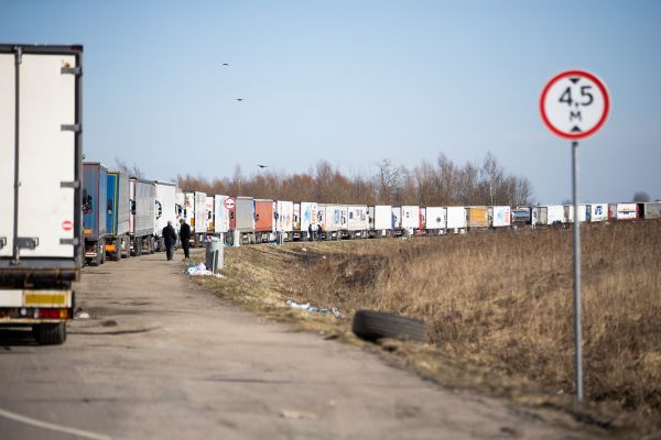 Система дала сбой. На выезде из региона вновь растет очередь из фур0