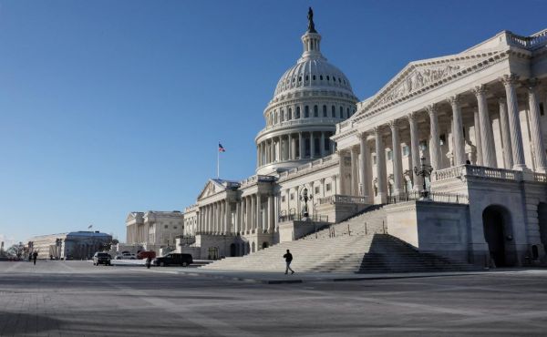 Связанная с помощью Киеву сделка в сенате США оказалась под угрозой срыва0