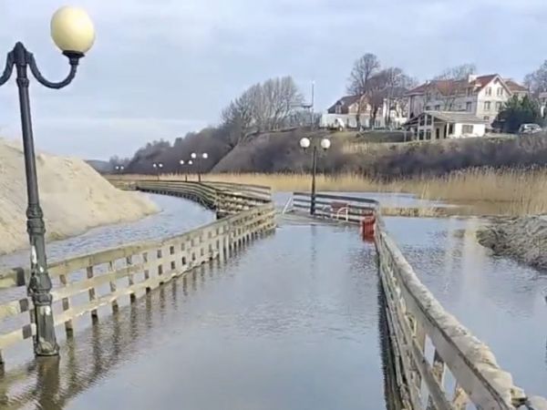 В Янтарном затопило променад0