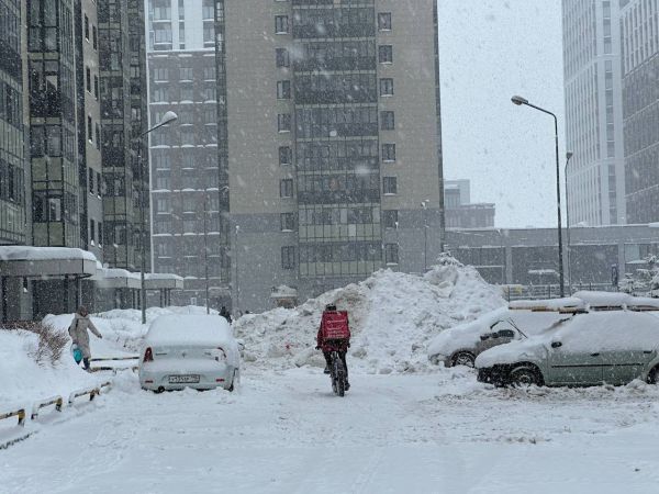 В Казани из-за снега обрушилась крыша здания: погиб работник0