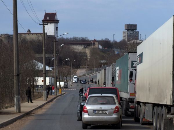 В Петербурге опровергли данные о скором закрытии границы с Эстонией0