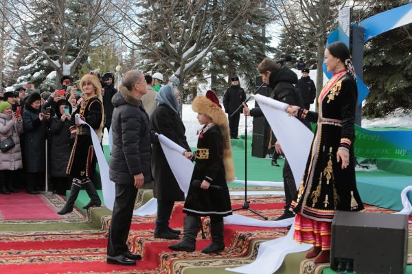 В Уфе открыли памятник Муртазе Рахимову — фоторепортаж16