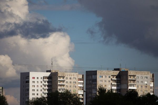 Возле набережной Трибуца начался ремонт советских панелек0