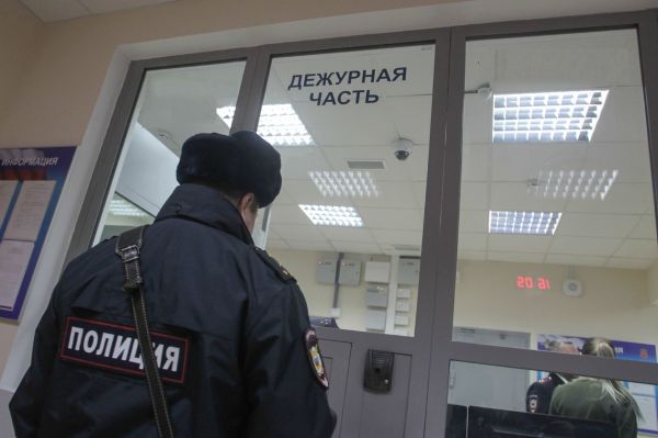 Задержанным на акциях памяти Навального в Петербурге вручили повестки0