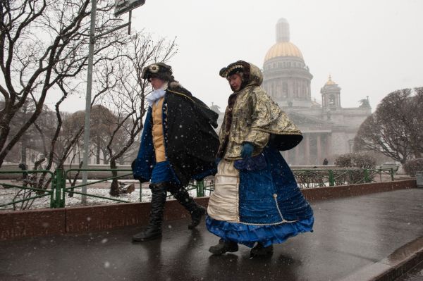 Жителей Петербурга ждет тёплая, дождливая и ветреная погода0