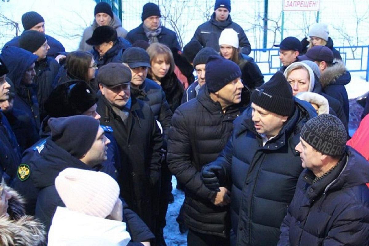 В микрорайон Пригородный на встречу с горожанами приехали мэр и прокурор города