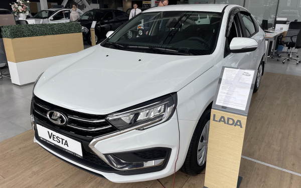 Новое поколение Lada Vesta за год стало дороже в среднем на ₽200 тыс.0