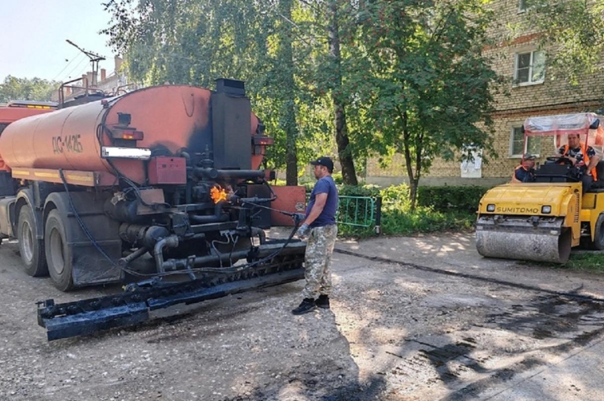 Новый асфальт начали укладывать на улице Байкузова в Рузаевке