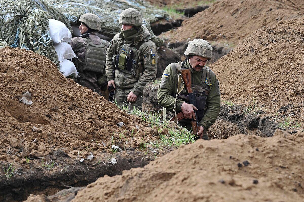 Военные ВСУ готовятся к боям в городской черте Селидово