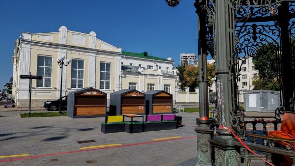 Администрация Екатеринбурга установила торговые павильоны в центре города0