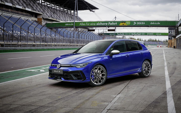 Дилер привез в Россию рестайлинговый Volkswagen Golf R за ₽4,8 млн0