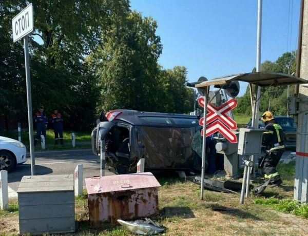 Калининградцы провели полдня в пробке из-за ДТП на ж/д путях в Приморске0