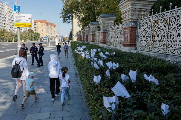 У посольства Франции в Москве прошла акция в поддержку Дурова4