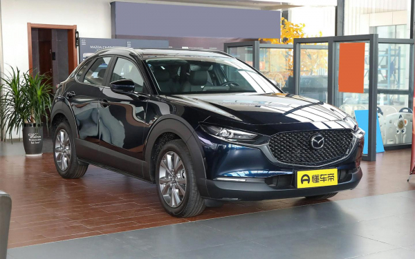 В Россию вернулся кроссовер Mazda CX-30. Названы цены0