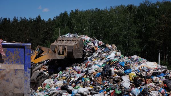 Волонтеры нашли под Екатеринбургом свалку с опасными отходами0