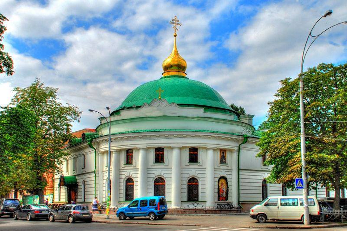 В одной из святынь УПЦ в Киева идут обыски