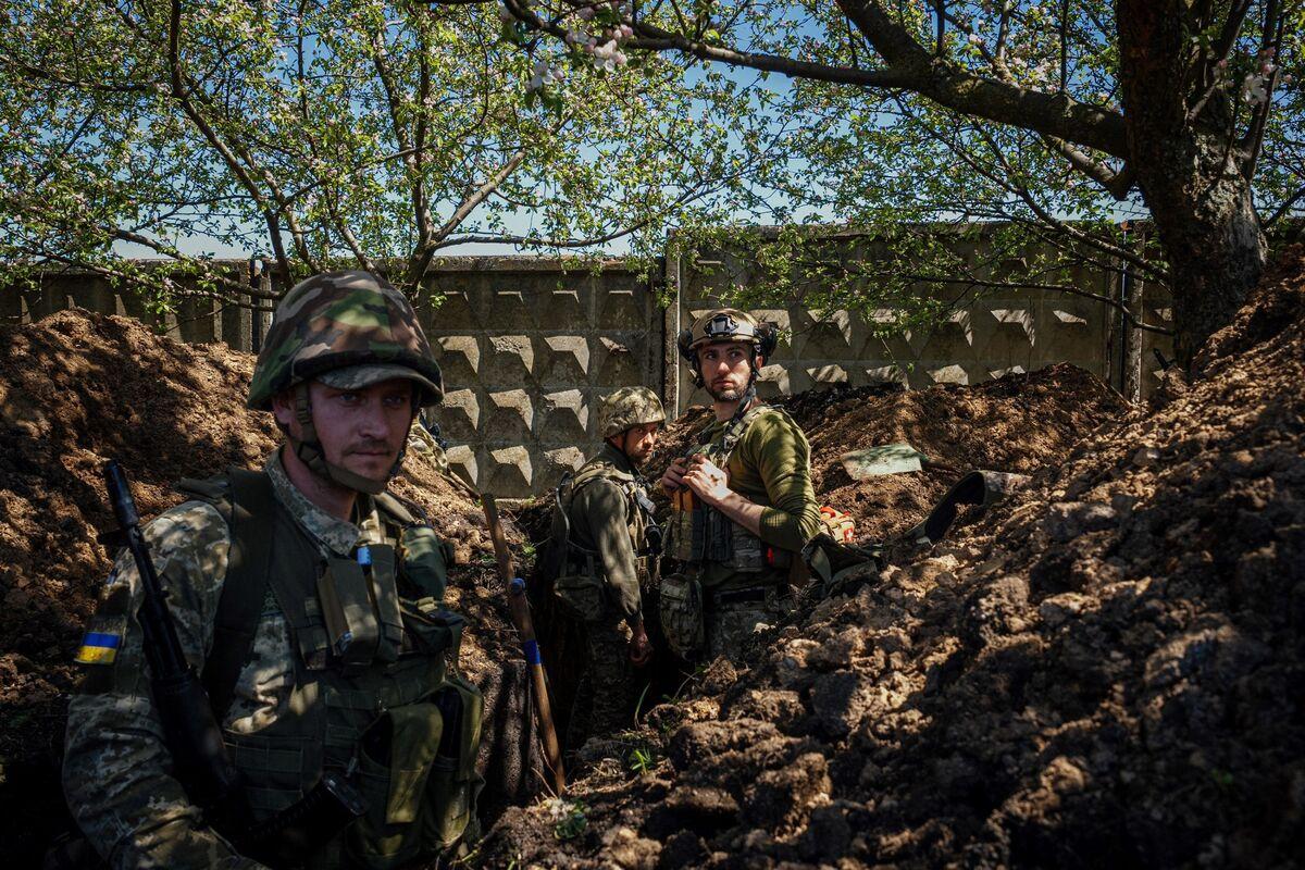 WSJ: между военными ВСУ и гражданским населением образовался водораздел