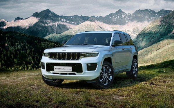 Дилер привез в Россию гибридный Jeep Grand Cherokee. Подробности и цены0