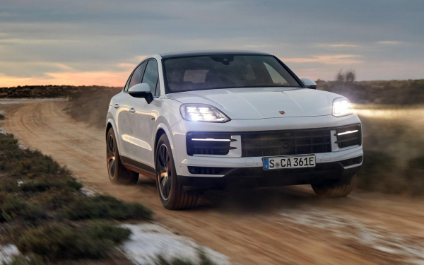 Дилер привез в Россию гибридный Porsche Cayenne Coupe. Подробности и цены0