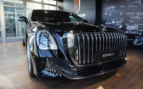 Hongqi представил на ВЭФ первый в линейке люксовый седан L10