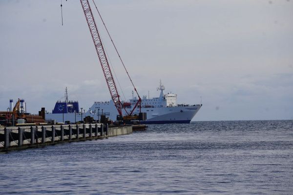 Международный порт в Пионерском принял первый паром0