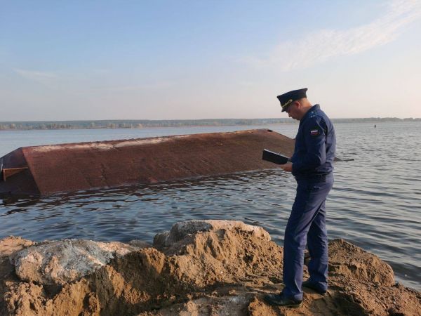 В Набережных Челнах затонул плавучий кран0