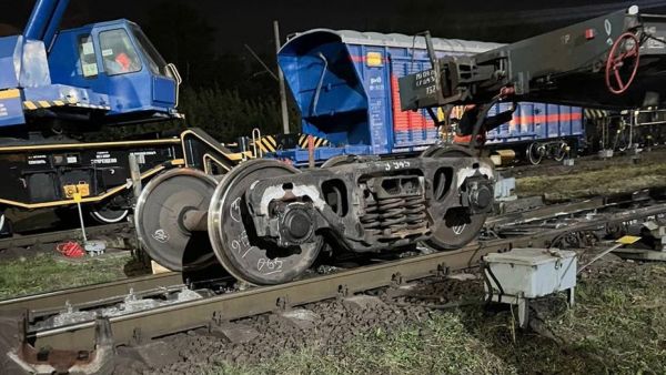 В Петербурге сошёл с рельсов товарный поезд0