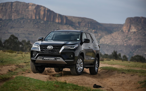 В Россию привезли рестайлинговый Toyota Fortuner. Как он изменился0