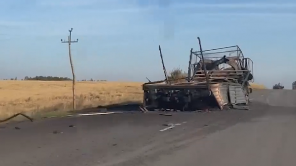 Волонтеры привозят хлеб в села рядом с местами боев. Видео2