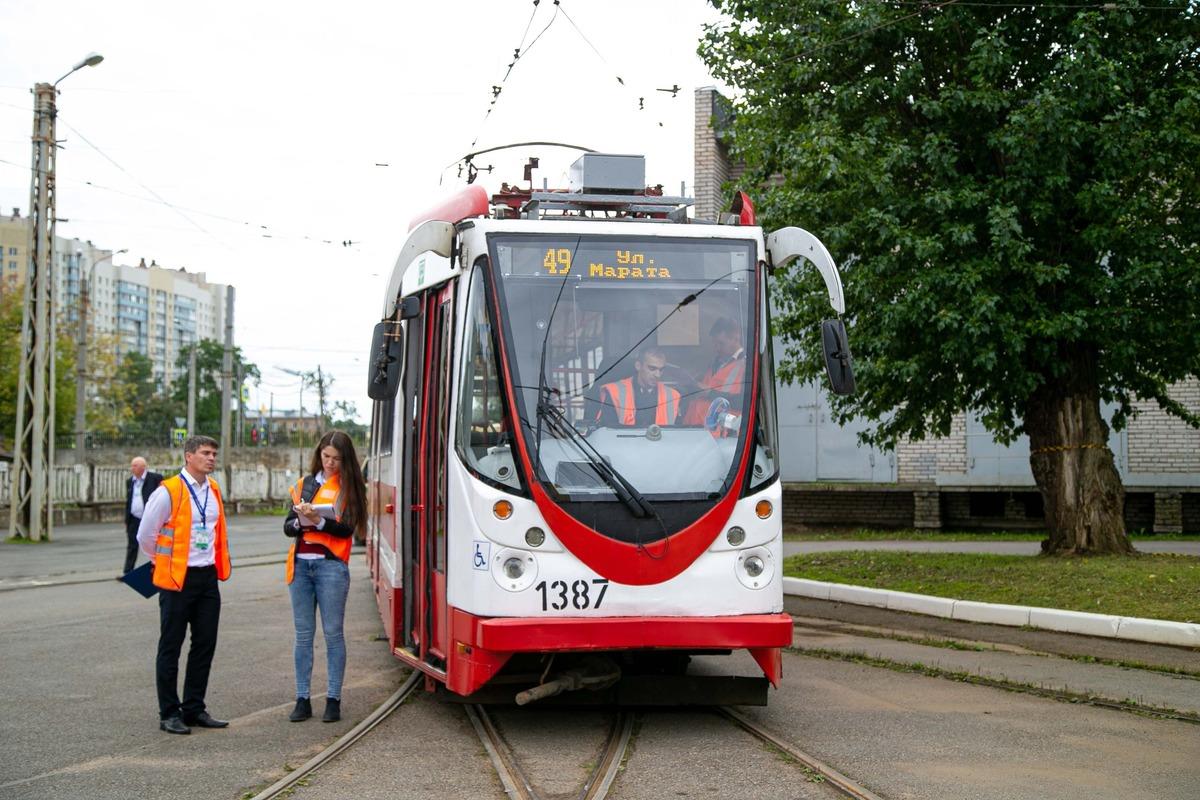 В Петербурге предложили увеличить зарплаты водителям