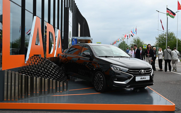 АвтоВАЗ назвал цену базовой версии Lada Aura0