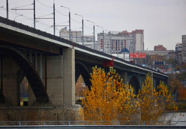 Движение по 6 полосам Октябрьского моста в Новосибирске откроют в декабре0