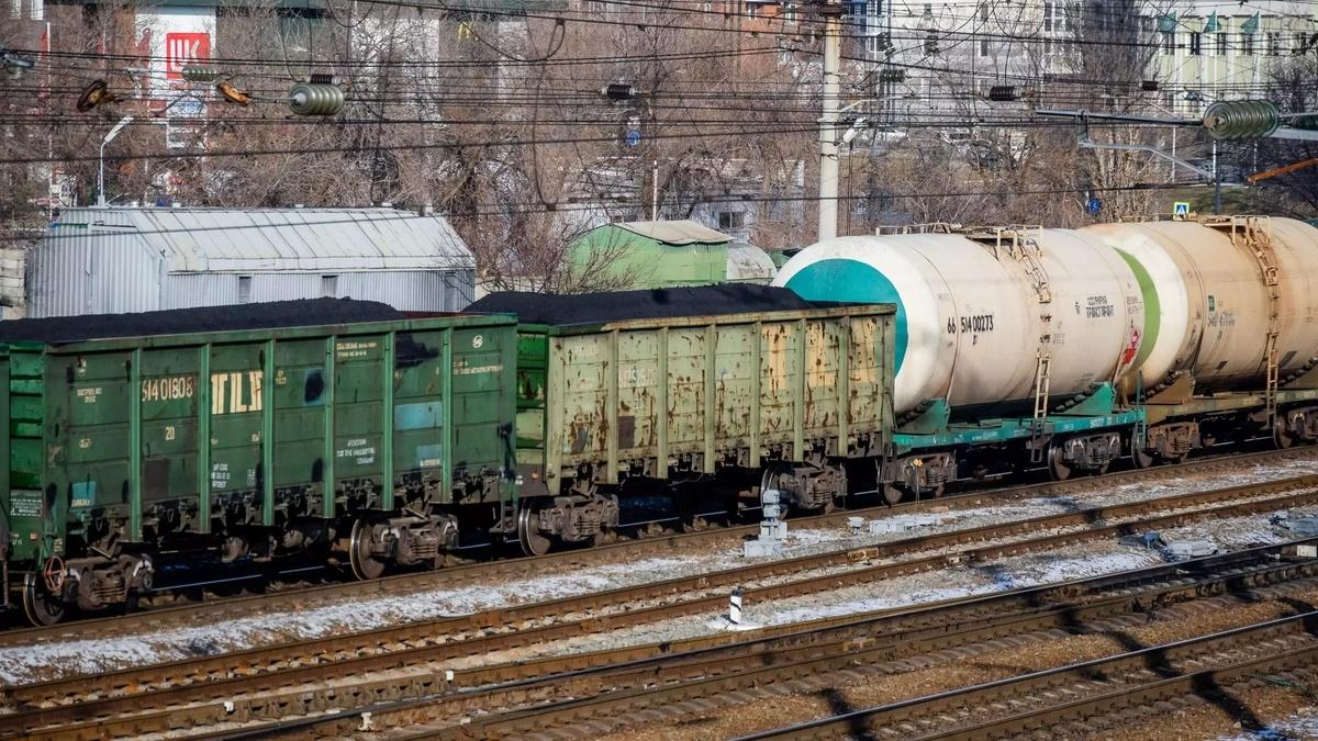 В Нижегородской области обнаружили утечку серной кислоты из вагона-цистерны