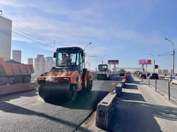 На Димитровском мосту в Новосибирске открыли шестиполосное движение машин0