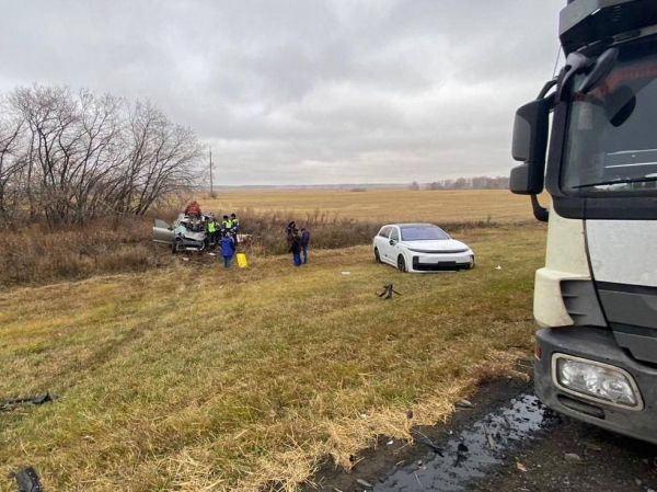 На трассе Тюмень — Омск произошло массовое ДТП с девятью авто. Фото8