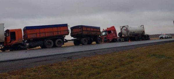 На трассе Тюмень — Омск произошло массовое ДТП с девятью авто. Фото4