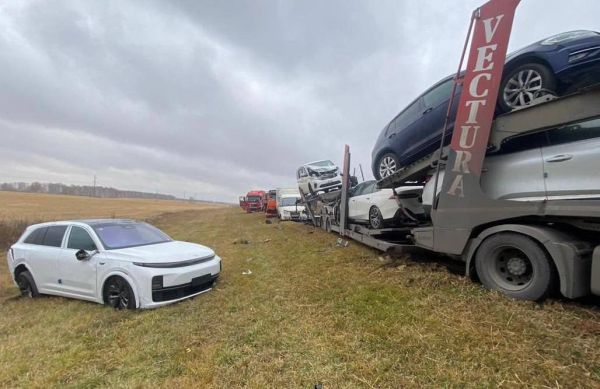 На трассе Тюмень — Омск произошло массовое ДТП с девятью авто. Фото6