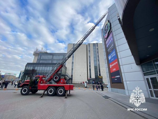 В Новосибирске в торговом центре «Сан Сити» произошло возгорание0