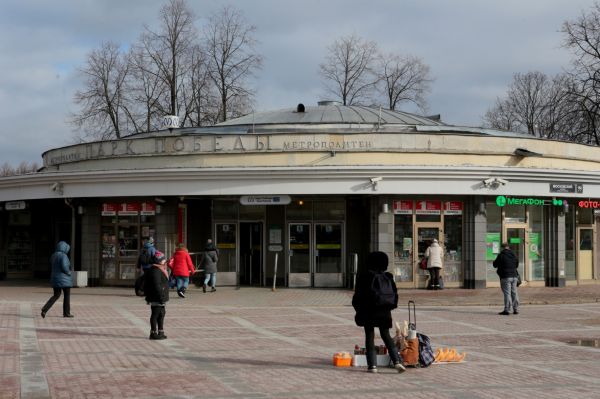 В Петербурге снесут два вестибюля метро на синей ветке0