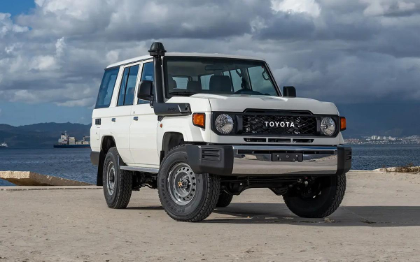 В Россию прибыл необычный Toyota Land Cruiser со  шноркелем и раздаткой0